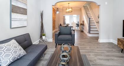 Beautifully Renovated row House in Trendy Canton, private parking driveway