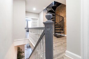 Interior - Beautifully Renovated row House in Trendy Canton, private parking driveway (Baltimore)