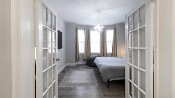 3 bedrooms, desk, iron/ironing board, WiFi