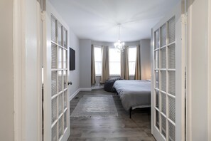 3 bedrooms, desk, iron/ironing board, WiFi