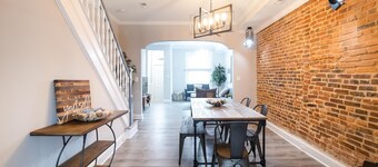 Beautifully Renovated row House in Trendy Canton, private parking driveway