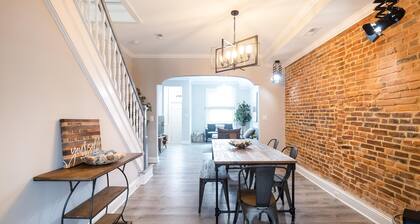 Beautifully Renovated row House in Trendy Canton, private parking driveway