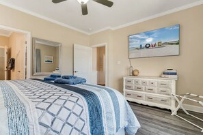 4 chambres, bureau, fer et planche à repasser, accès au Wi-Fi (inclus)