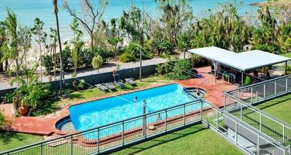 Yläkerran Hibiscus-huoneisto 208