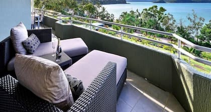 Yläkerran Hibiscus-huoneisto 208