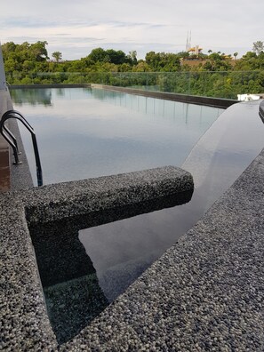 Outdoor pool - new executive ocean view 3 bd condo with pool gym (Taman Tertai)