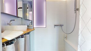 Ducha, secador de pelo, toallas