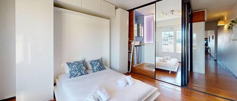 办公桌、熨斗/熨衣板、免费 WiFi、床单