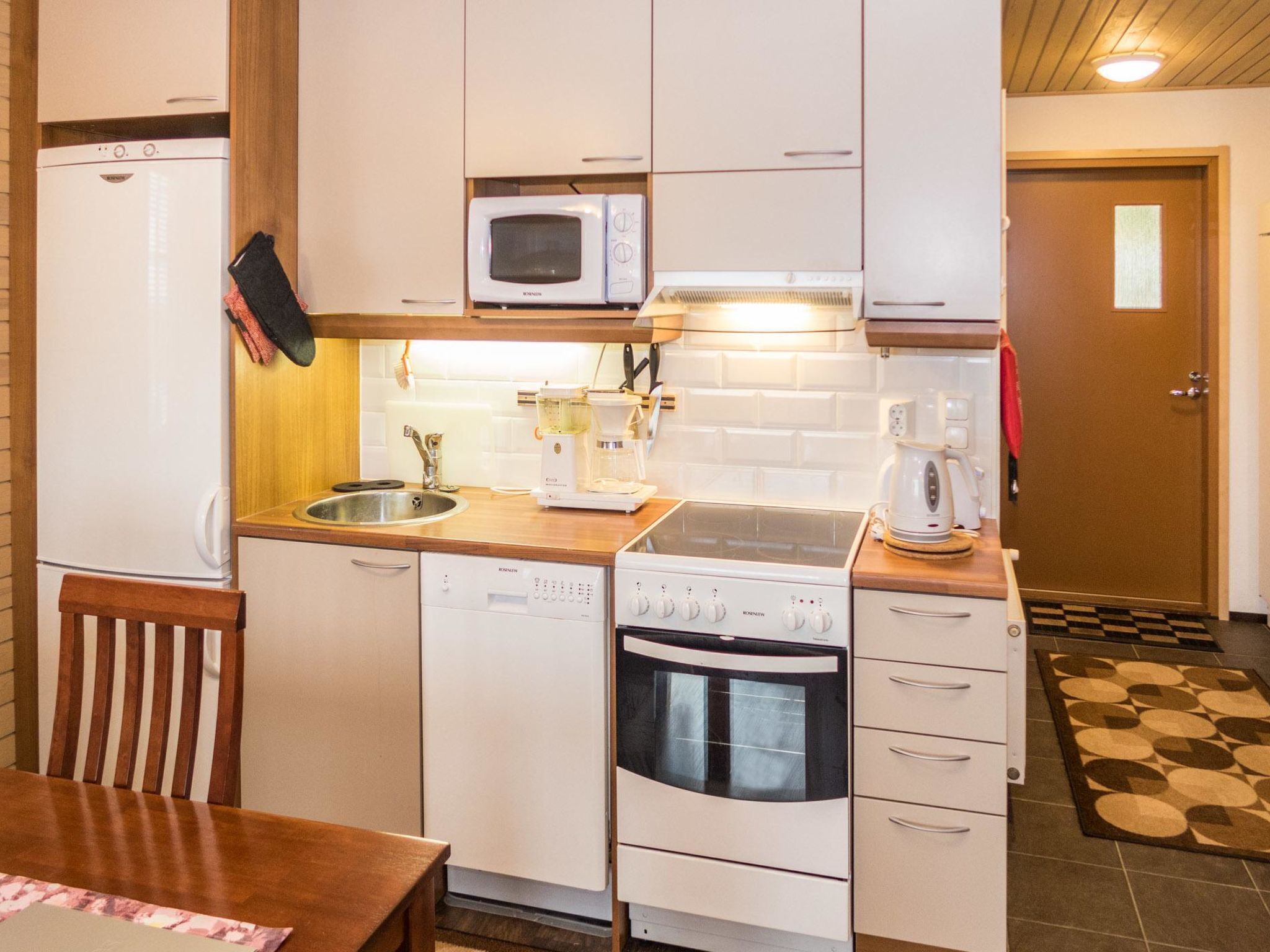 Geladeira, micro-ondas, lava-louças