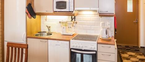 Fridge, microwave, dishwasher, cookware/dishes/utensils