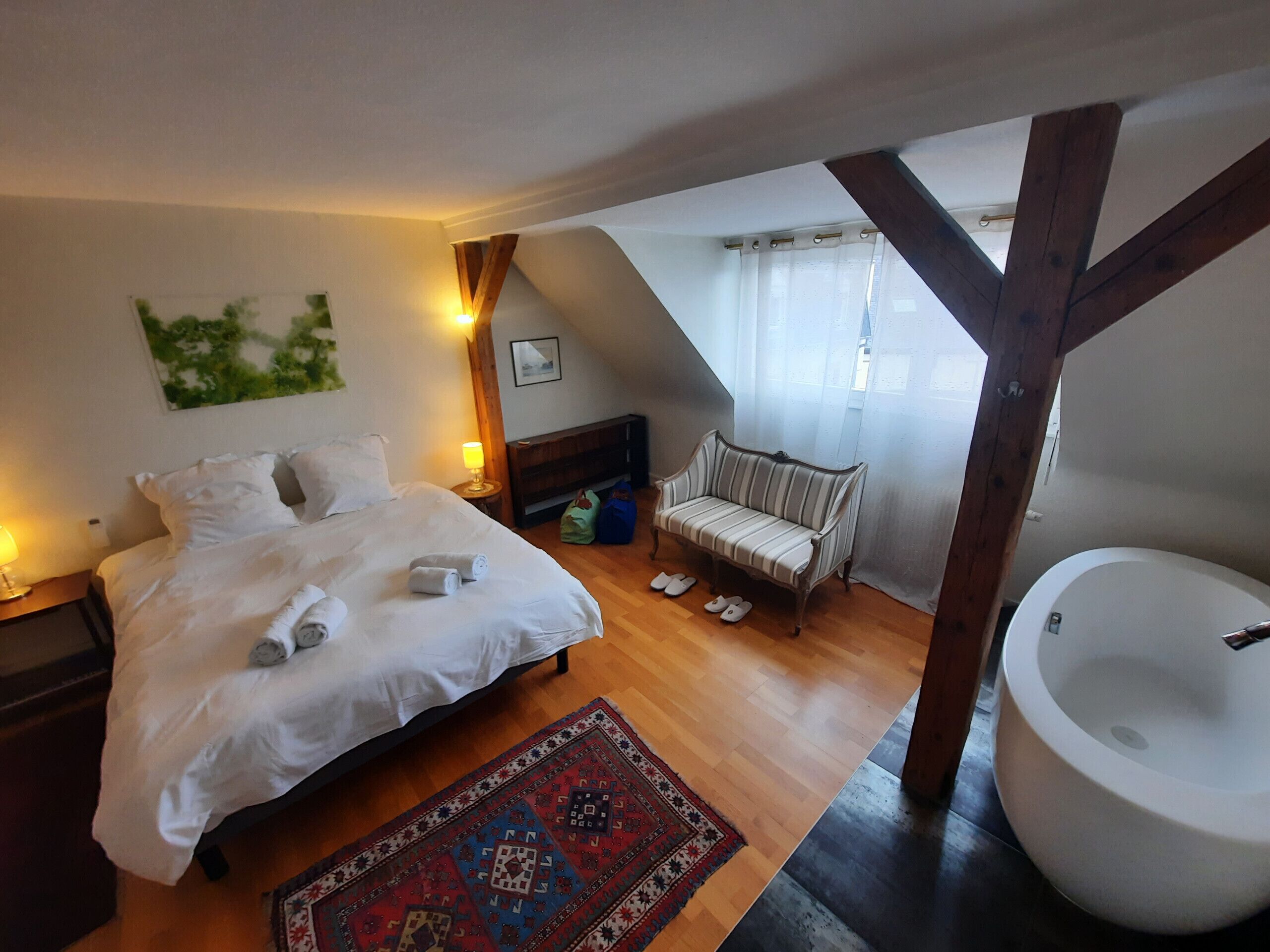 4 bedrooms, desk, iron/ironing board, free WiFi