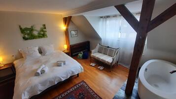 4 slaapkamers, een bureau, een strijkplank/strijkijzer, gratis wifi