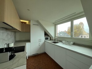 Fridge, microwave, oven, stovetop