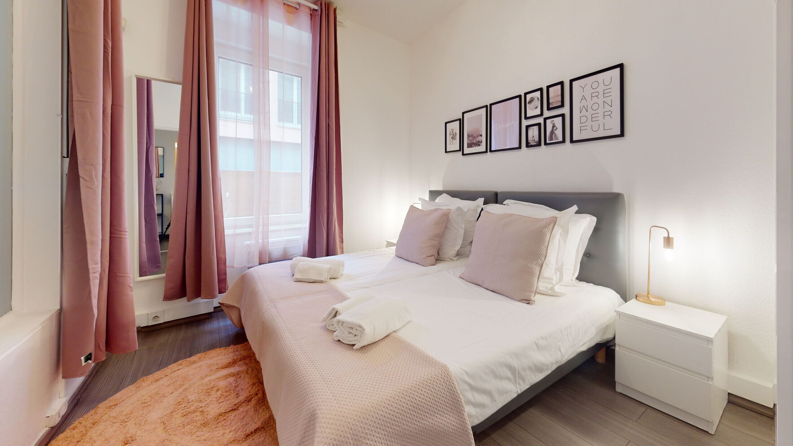 2 dormitorios, tabla de planchar con plancha, wifi gratis y ropa de cama