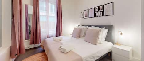 2 dormitorios, tabla de planchar con plancha, wifi gratis y ropa de cama
