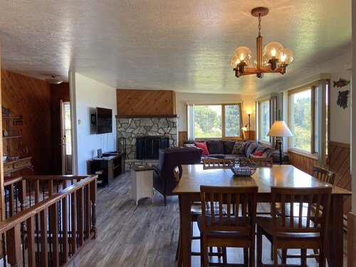 Fantastic meripeninkulman kotiin Rogue River ja Tyynenmeren näkymät ja pääsy rannalle