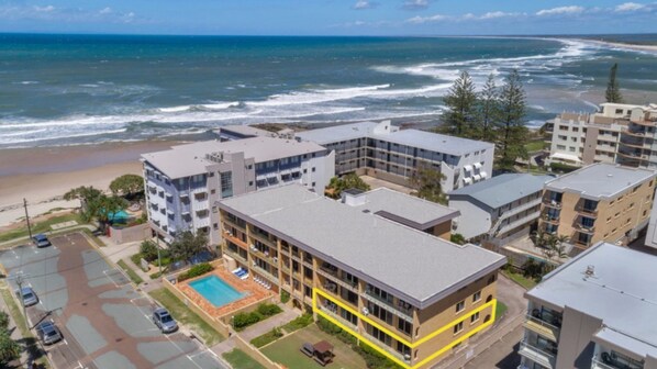 A coastal hotel with multiple buildings, a swimming pool, and a beach view. - Dulkara 5 Kings Beach Location With Views (Kings Beach)