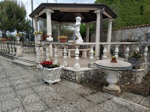 Outdoor dining - Oasis in the green Amorosi CASA VACANZA (Amorosi, Benevento)
