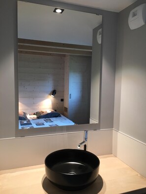 3 bedrooms, soundproofing, iron/ironing board, WiFi