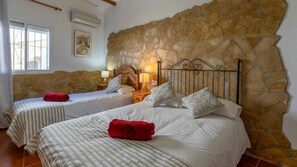 2 Schlafzimmer, Zimmersafe, Bügeleisen/Bügelbrett, kostenloses WLAN