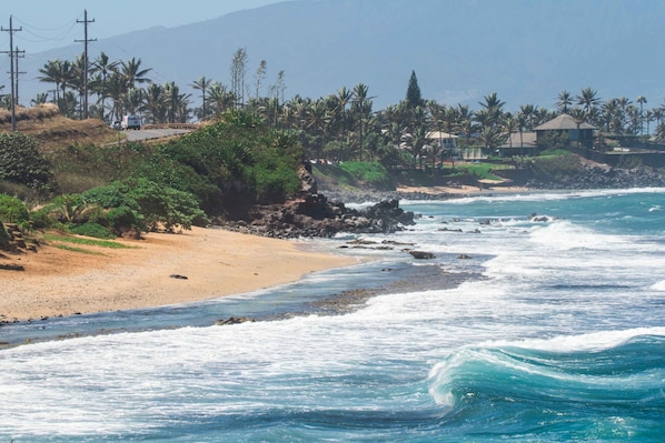 Beach nearby, sun loungers, beach towels