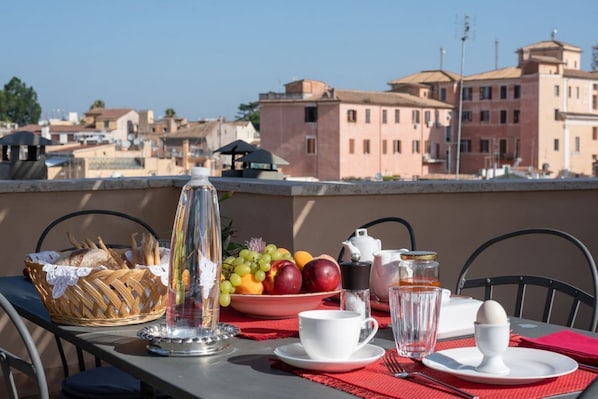 تناول الطعام بالخارج