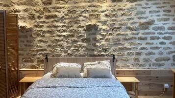 1 Schlafzimmer, Schreibtisch, Bügeleisen/Bügelbrett, Reisekinderbett