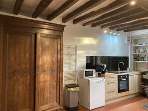 Refrigerador, microondas, horno, placa de cocina