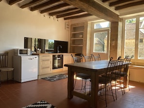 Refrigerador, microondas, horno, placa de cocina