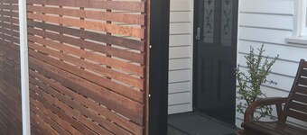 Cosy backyard Bungalow in Trendy Geelong West