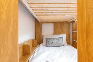 2 Schlafzimmer, Schreibtisch, Bügeleisen/Bügelbrett, WLAN