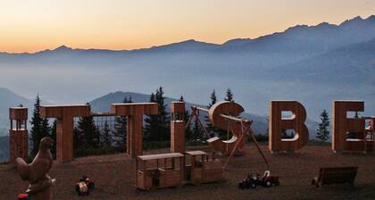 Cross-country skiing and skiing directly from the house.