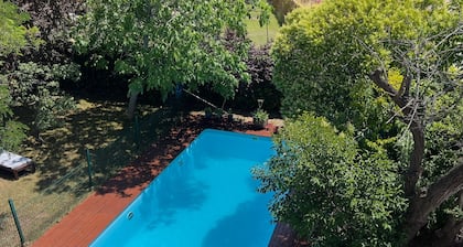 Villa Ganbara, 5 minuutin päässä Pamplonasta, Camino De Santiago, uima-allas ja puutarha.