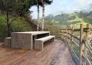 Outdoor dining - Schönbacher Hof with a view of the Hohe Salve (Hopfgarten im Brixental)