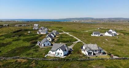 No 6 Leitirshask, Ballyconneely - Full Of Country Living Chic