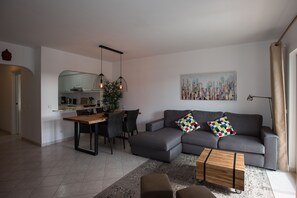 Smart TV y chimenea 