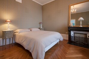 1 bedroom, WiFi - Green Room - Landin Castle (LE LANDIN)
