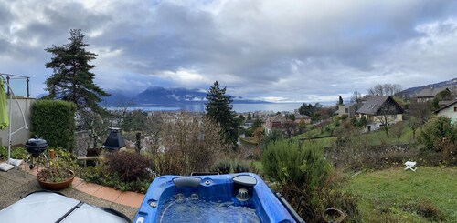 Herrlicher Blick auf den See von der Villa Montreux in der Nähe des Bahnhofs