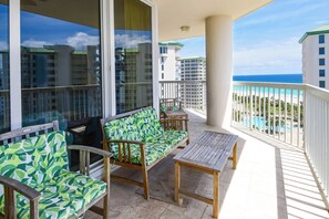 Property grounds - 11th Floor Condo w/ Spacious Balcony & Free Beach Service in Central Destin! 🐚 (Destin)