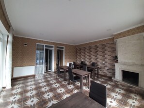 Dining - Beautiful views, mountains (Stepantsminda)