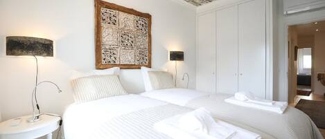 2 Schlafzimmer, Schreibtisch, schallisolierte Zimmer