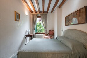 1 bedroom, in-room safe, desk, iron/ironing board