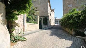 Enceinte de lâhĂ©bergement