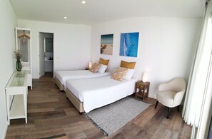 5 habitaciones, tabla de planchar con plancha y cuna de viaje 