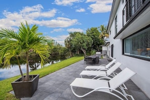 Terrace/patio - Mid-Centrury Oasis | 1 Block to Ft Lauderdale Beach FIFA 25 min Hardrock Stadium (Fort Lauderdale)