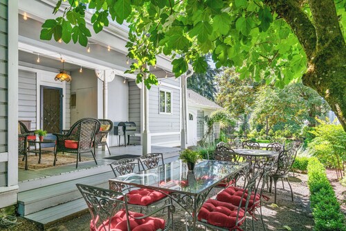 Historic Silverton Home 5 BR, 6 Bath.  Ask about 6th & 7th bedroom add-ons.