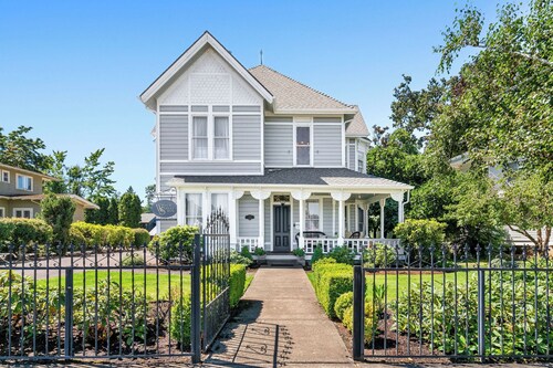 Historic Silverton Home 5 BR, 6 Bath.  Ask about 6th & 7th bedroom add-ons.