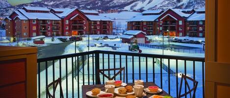 屋外ダイニングエリア