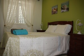 2 bedrooms, iron/ironing board, free WiFi, bed sheets