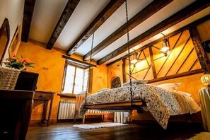 6 bedrooms, iron/ironing board, free WiFi, bed sheets